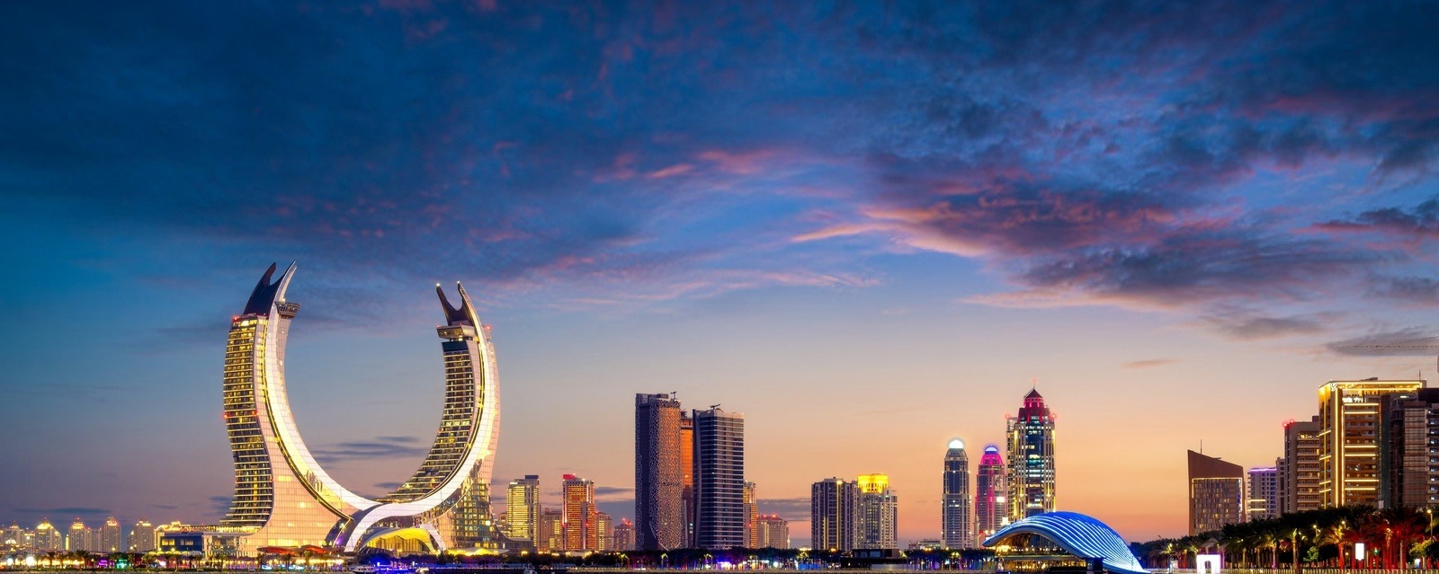 Vue panoramique de la skyline de Lusail, Qatar, au crépuscule